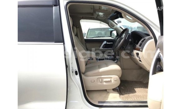 Buy Import Toyota Land Cruiser White Car in Import - Dubai in Togo Buy Import Toyota Land Cruiser White Car in Import - Dubai in Togo