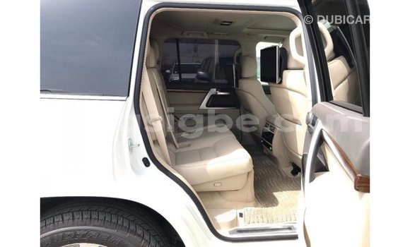 Buy Import Toyota Land Cruiser White Car in Import - Dubai in Togo Buy Import Toyota Land Cruiser White Car in Import - Dubai in Togo