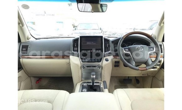 Buy Import Toyota Land Cruiser White Car in Import - Dubai in Togo Buy Import Toyota Land Cruiser White Car in Import - Dubai in Togo