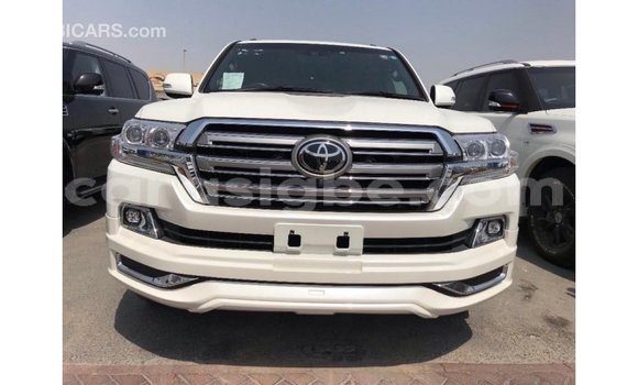 Acheter Import Voiture Toyota Land Cruiser Blanc à Import - Dubai, Togo Acheter Import Voiture Toyota Land Cruiser Blanc à Import - Dubai, Togo