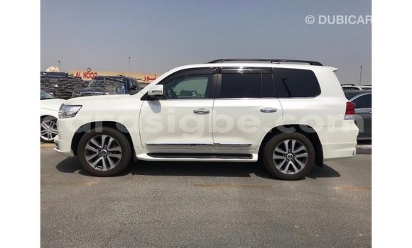 Acheter Import Voiture Toyota Land Cruiser Blanc à Import - Dubai, Togo Acheter Import Voiture Toyota Land Cruiser Blanc à Import - Dubai, Togo