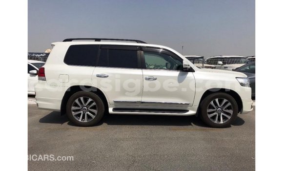Acheter Import Voiture Toyota Land Cruiser Blanc à Import - Dubai, Togo Acheter Import Voiture Toyota Land Cruiser Blanc à Import - Dubai, Togo