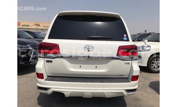 Acheter Import Voiture Toyota Land Cruiser Blanc à Import - Dubai, Togo Acheter Import Voiture Toyota Land Cruiser Blanc à Import - Dubai, Togo