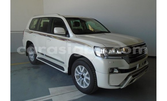 Acheter Import Voiture Toyota Land Cruiser Blanc à Import - Dubai, Togo Acheter Import Voiture Toyota Land Cruiser Blanc à Import - Dubai, Togo