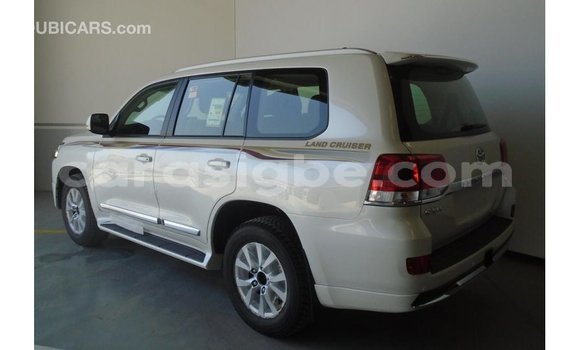 Acheter Import Voiture Toyota Land Cruiser Blanc à Import - Dubai, Togo Acheter Import Voiture Toyota Land Cruiser Blanc à Import - Dubai, Togo