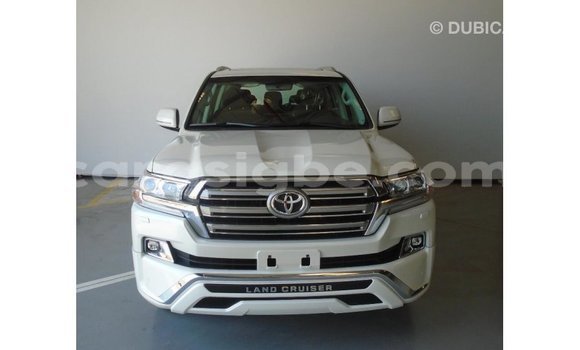 Acheter Import Voiture Toyota Land Cruiser Blanc à Import - Dubai, Togo Acheter Import Voiture Toyota Land Cruiser Blanc à Import - Dubai, Togo