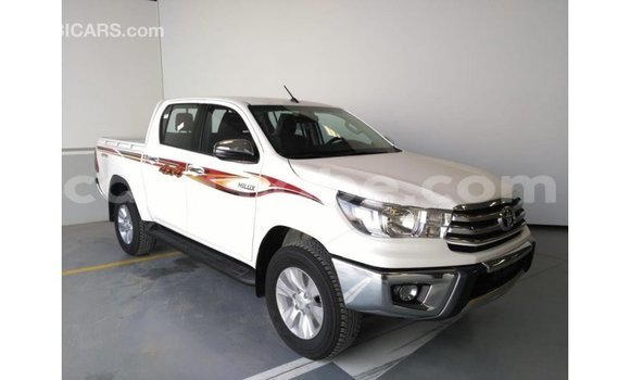 Acheter Import Voiture Toyota Hilux Blanc à Import - Dubai, Togo Acheter Import Voiture Toyota Hilux Blanc à Import - Dubai, Togo