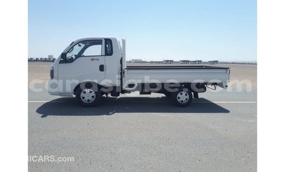 Acheter Import Voiture Kia Carens Blanc à Import - Dubai, Togo Acheter Import Voiture Kia Carens Blanc à Import - Dubai, Togo