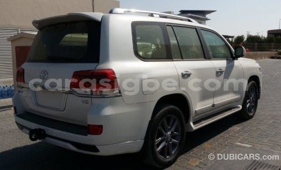 Acheter Import Voiture Toyota Land Cruiser Blanc à Import - Dubai, Togo Acheter Import Voiture Toyota Land Cruiser Blanc à Import - Dubai, Togo