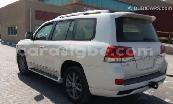 Acheter Import Voiture Toyota Land Cruiser Blanc à Import - Dubai, Togo Acheter Import Voiture Toyota Land Cruiser Blanc à Import - Dubai, Togo