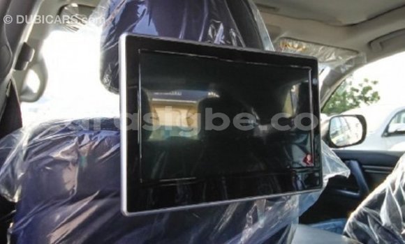 Acheter Import Voiture Toyota Land Cruiser Blanc à Import - Dubai, Togo Acheter Import Voiture Toyota Land Cruiser Blanc à Import - Dubai, Togo