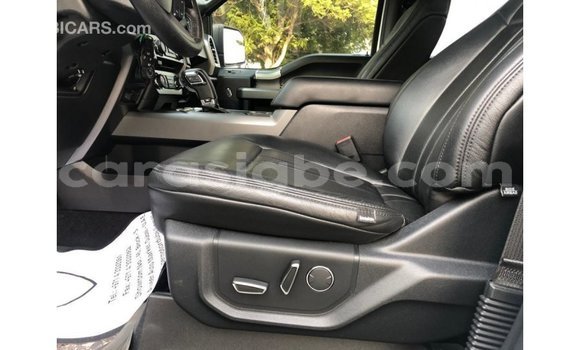 Acheter Import Voiture Ford Club Wagon Blanc à Import - Dubai, Togo Acheter Import Voiture Ford Club Wagon Blanc à Import - Dubai, Togo