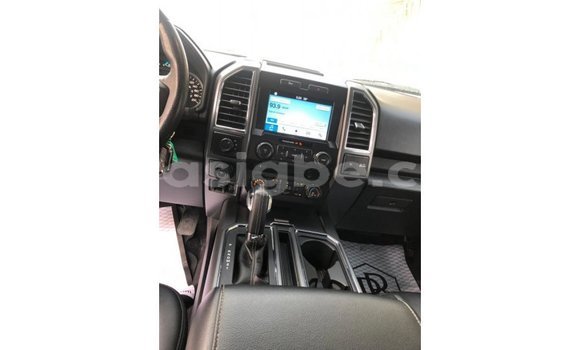 Acheter Import Voiture Ford Club Wagon Blanc à Import - Dubai, Togo Acheter Import Voiture Ford Club Wagon Blanc à Import - Dubai, Togo