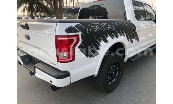 Acheter Import Voiture Ford Club Wagon Blanc à Import - Dubai, Togo Acheter Import Voiture Ford Club Wagon Blanc à Import - Dubai, Togo