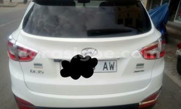 Buy Used Hyundai ix35 White Car in Lome in Togo Buy Used Hyundai ix35 White Car in Lome in Togo