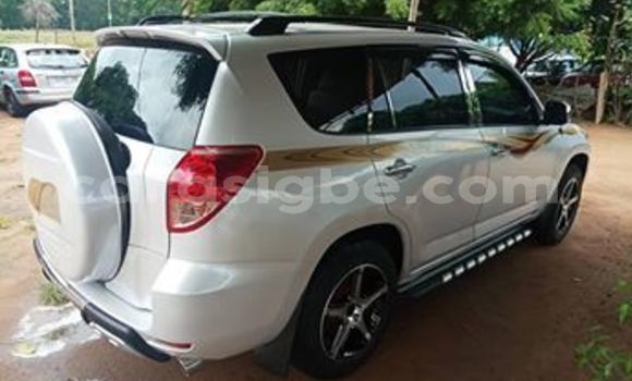 Acheter Occasion Voiture Toyota RAV4 Blanc à Lomé, Togo Acheter Occasion Voiture Toyota RAV4 Blanc à Lomé, Togo