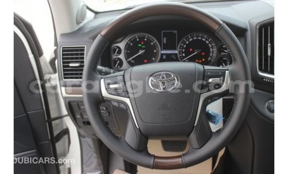 Buy Import Toyota Land Cruiser White Car in Import - Dubai in Togo Buy Import Toyota Land Cruiser White Car in Import - Dubai in Togo