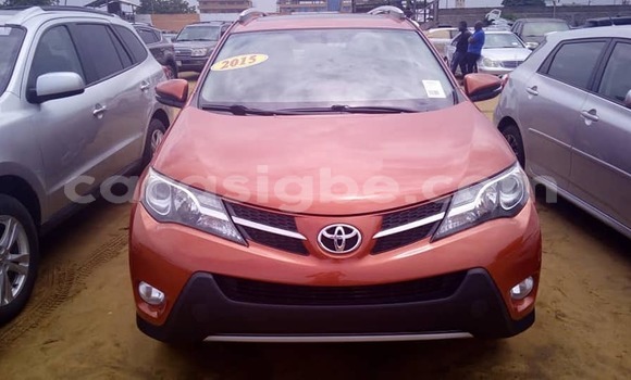 Acheter Occasion Voiture Toyota RAV4 Rouge à Lomé, Togo Acheter Occasion Voiture Toyota RAV4 Rouge à Lomé, Togo