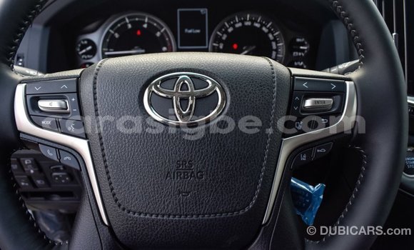 Acheter Import Voiture Toyota Land Cruiser Blanc à Import - Dubai, Togo Acheter Import Voiture Toyota Land Cruiser Blanc à Import - Dubai, Togo