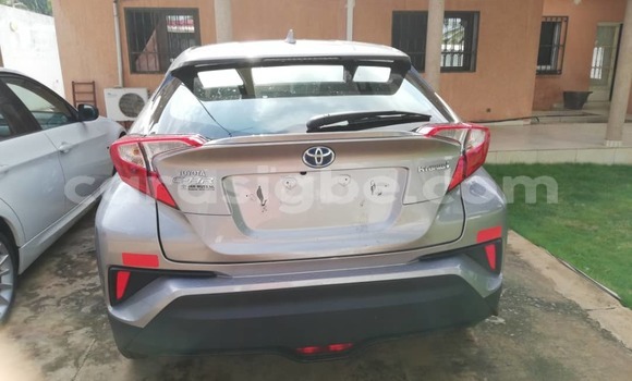 Acheter Occasion Voiture Toyota C-HR Beige à Lomé, Togo Acheter Occasion Voiture Toyota C-HR Beige à Lomé, Togo