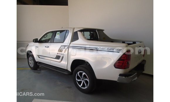 Acheter Import Voiture Toyota Hilux Blanc à Import - Dubai, Togo Acheter Import Voiture Toyota Hilux Blanc à Import - Dubai, Togo