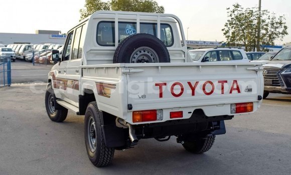 Acheter Import Voiture Toyota Land Cruiser Blanc à Import - Dubai, Togo Acheter Import Voiture Toyota Land Cruiser Blanc à Import - Dubai, Togo
