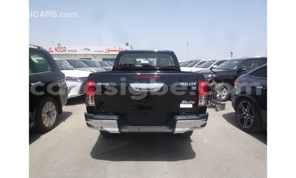 Acheter Import Voiture Toyota Hilux Noir à Import - Dubai, Togo Acheter Import Voiture Toyota Hilux Noir à Import - Dubai, Togo
