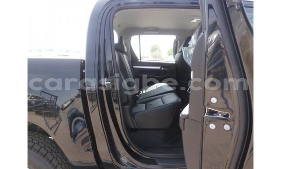 Acheter Import Voiture Toyota Hilux Noir à Import - Dubai, Togo Acheter Import Voiture Toyota Hilux Noir à Import - Dubai, Togo