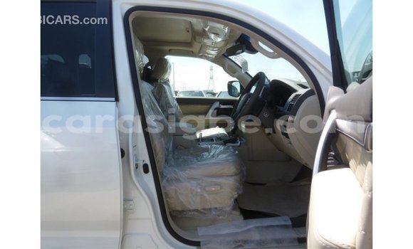 Buy Import Toyota Land Cruiser White Car in Import - Dubai in Togo Buy Import Toyota Land Cruiser White Car in Import - Dubai in Togo