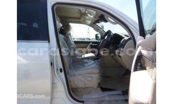 Buy Import Toyota Land Cruiser White Car in Import - Dubai in Togo Buy Import Toyota Land Cruiser White Car in Import - Dubai in Togo