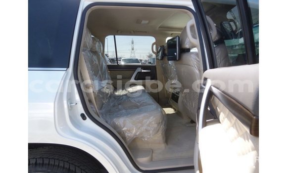 Buy Import Toyota Land Cruiser White Car in Import - Dubai in Togo Buy Import Toyota Land Cruiser White Car in Import - Dubai in Togo