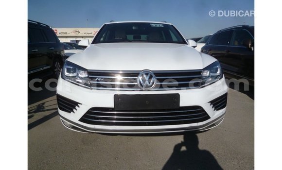 Acheter Import Voiture Volkswagen Touareg Blanc à Import - Dubai, Togo Acheter Import Voiture Volkswagen Touareg Blanc à Import - Dubai, Togo