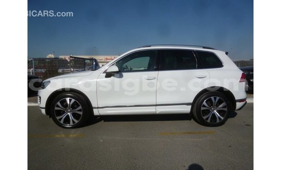 Acheter Import Voiture Volkswagen Touareg Blanc à Import - Dubai, Togo Acheter Import Voiture Volkswagen Touareg Blanc à Import - Dubai, Togo