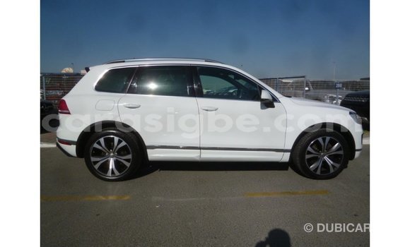 Acheter Import Voiture Volkswagen Touareg Blanc à Import - Dubai, Togo Acheter Import Voiture Volkswagen Touareg Blanc à Import - Dubai, Togo