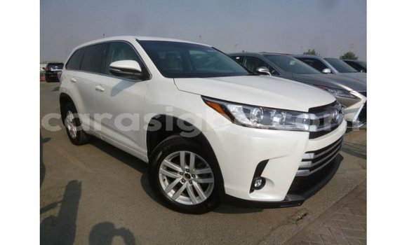 Buy Import Toyota Kluger White Car in Import - Dubai in Togo Buy Import Toyota Kluger White Car in Import - Dubai in Togo