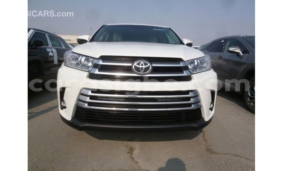 Buy Import Toyota Kluger White Car in Import - Dubai in Togo Buy Import Toyota Kluger White Car in Import - Dubai in Togo
