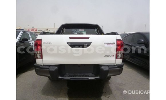 Acheter Import Voiture Toyota Hilux Blanc à Import - Dubai, Togo Acheter Import Voiture Toyota Hilux Blanc à Import - Dubai, Togo