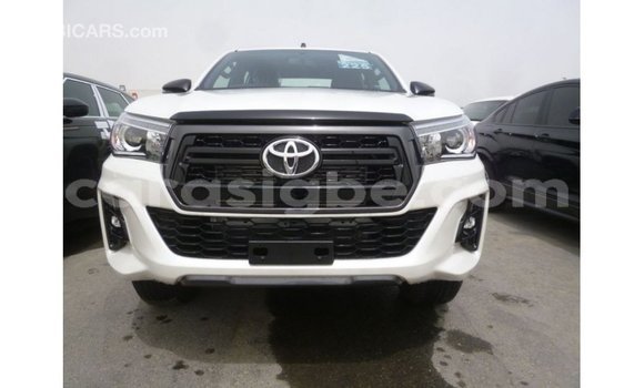 Acheter Import Voiture Toyota Hilux Blanc à Import - Dubai, Togo Acheter Import Voiture Toyota Hilux Blanc à Import - Dubai, Togo