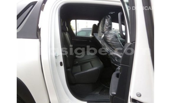 Acheter Import Voiture Toyota Hilux Blanc à Import - Dubai, Togo Acheter Import Voiture Toyota Hilux Blanc à Import - Dubai, Togo