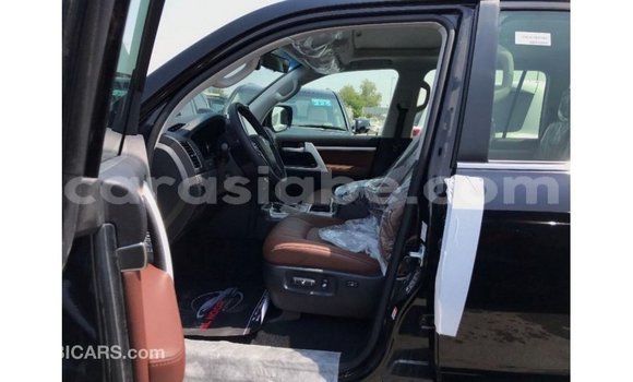 Acheter Import Voiture Toyota Land Cruiser Noir à Import - Dubai, Togo Acheter Import Voiture Toyota Land Cruiser Noir à Import - Dubai, Togo