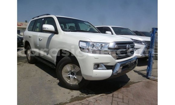 Acheter Import Voiture Toyota Land Cruiser Blanc à Import - Dubai, Togo Acheter Import Voiture Toyota Land Cruiser Blanc à Import - Dubai, Togo