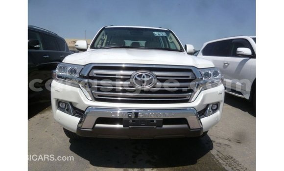 Acheter Import Voiture Toyota Land Cruiser Blanc à Import - Dubai, Togo Acheter Import Voiture Toyota Land Cruiser Blanc à Import - Dubai, Togo