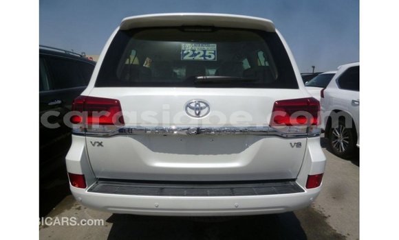 Acheter Import Voiture Toyota Land Cruiser Blanc à Import - Dubai, Togo Acheter Import Voiture Toyota Land Cruiser Blanc à Import - Dubai, Togo