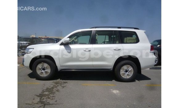 Acheter Import Voiture Toyota Land Cruiser Blanc à Import - Dubai, Togo Acheter Import Voiture Toyota Land Cruiser Blanc à Import - Dubai, Togo