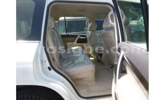 Acheter Import Voiture Toyota Land Cruiser Blanc à Import - Dubai, Togo Acheter Import Voiture Toyota Land Cruiser Blanc à Import - Dubai, Togo