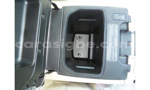 Acheter Import Voiture Toyota Land Cruiser Blanc à Import - Dubai, Togo Acheter Import Voiture Toyota Land Cruiser Blanc à Import - Dubai, Togo