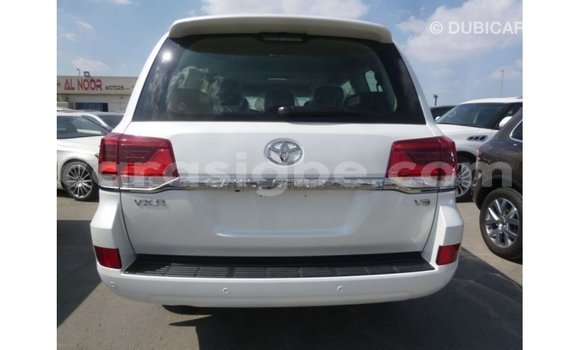 Acheter Import Voiture Toyota Land Cruiser Blanc à Import - Dubai, Togo Acheter Import Voiture Toyota Land Cruiser Blanc à Import - Dubai, Togo