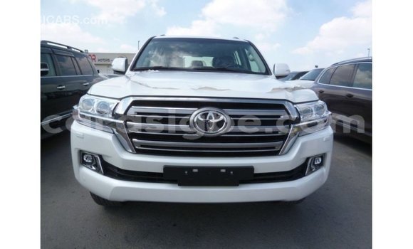 Acheter Import Voiture Toyota Land Cruiser Blanc à Import - Dubai, Togo Acheter Import Voiture Toyota Land Cruiser Blanc à Import - Dubai, Togo