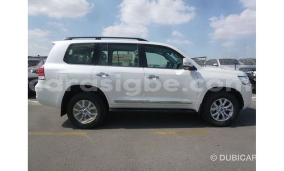 Acheter Import Voiture Toyota Land Cruiser Blanc à Import - Dubai, Togo Acheter Import Voiture Toyota Land Cruiser Blanc à Import - Dubai, Togo