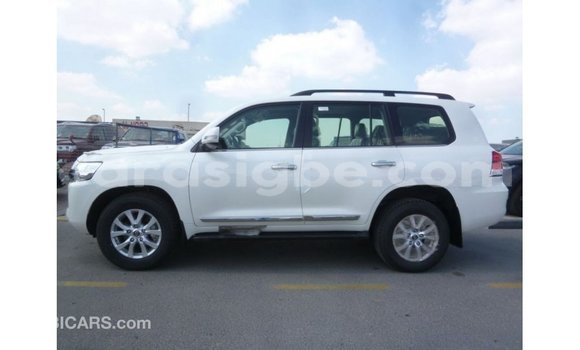 Acheter Import Voiture Toyota Land Cruiser Blanc à Import - Dubai, Togo Acheter Import Voiture Toyota Land Cruiser Blanc à Import - Dubai, Togo